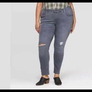 Women's Plus Size Mid-Rise Distressed Skinny Jeans (Fire Sale)